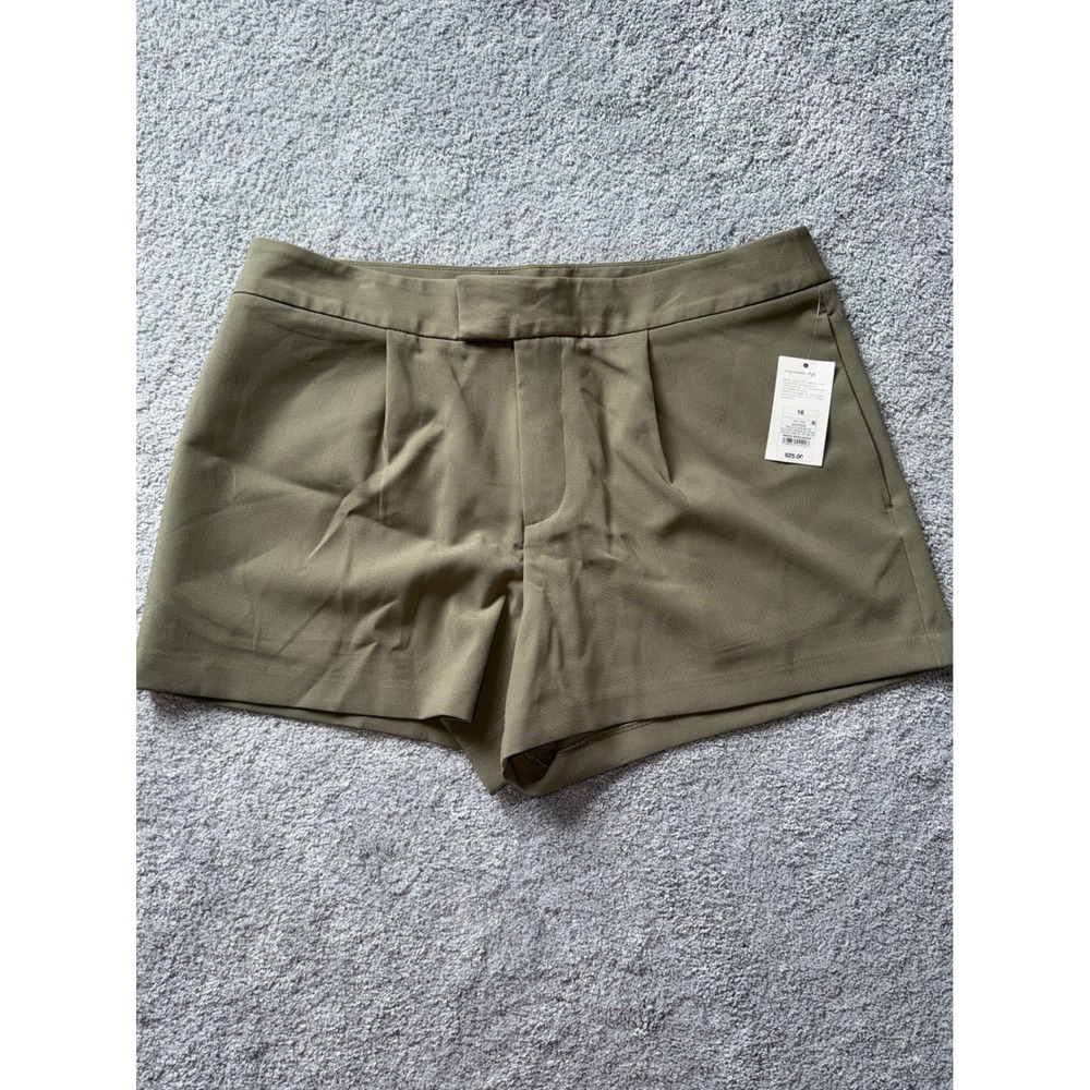 A‎ New Day Womens Olive Green Pleated Tailored Stretch Shorts Size 16 NWT